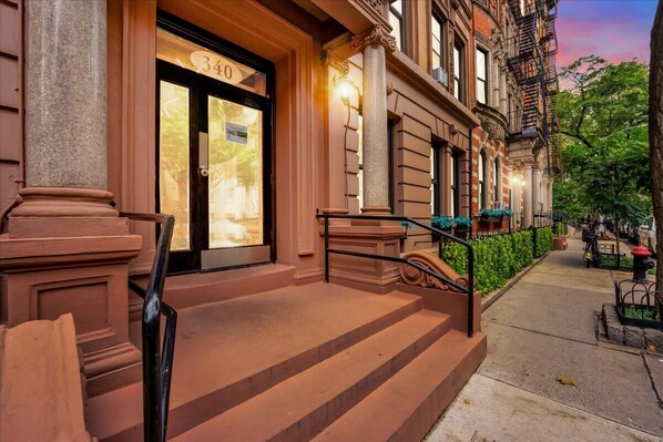 Exterior detail - Stylish 3BR-2BA in Gramercy -Modern & Central (New York)