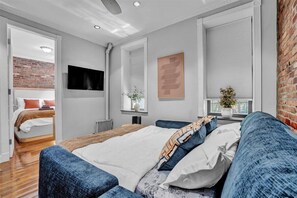 2 bedrooms, desk, iron/ironing board, WiFi - Stylish 3BR-2BA in Gramercy -Modern & Central (New York)