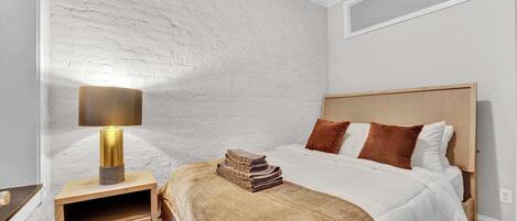 2 bedrooms, desk, iron/ironing board, WiFi