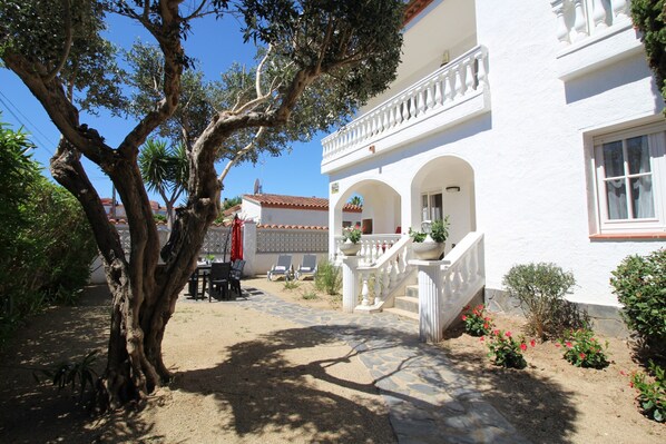 Villa | Exterior