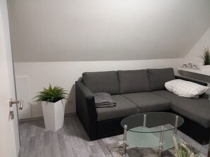 TV - Holiday Apartment 'Conrads' (Zetel)