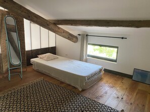 Ferros/tábuas de passar roupa, Wi-Fi, roupa de cama