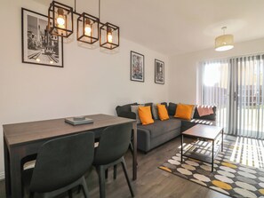 Cottage | Living area - 32 Moorland House (Leicester)