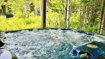 Tina de hidromasaje al aire libre