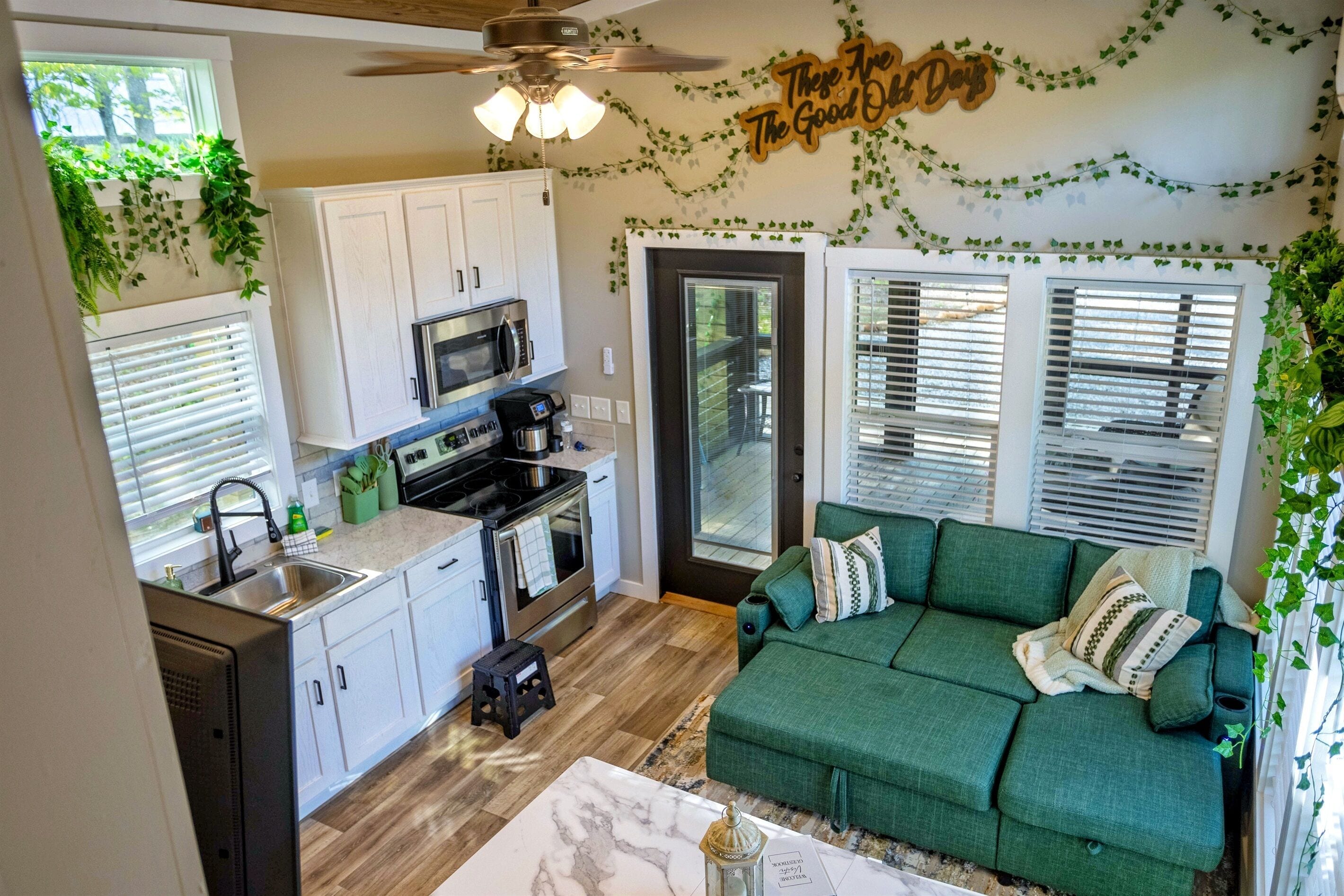 Smart TV, fireplace, table tennis