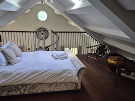 2 bedrooms, individually decorated, individually furnished, free WiFi