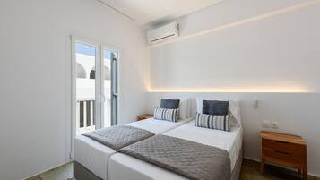 Apartamento superluxo, vista para o mar | Cofres nos quartos, cortinas blackout, Wi-Fi de cortesia