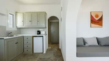 Luxury Apartment, Sea View | Private kitchen