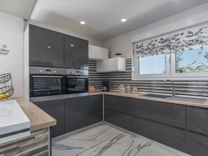 Oven, dishwasher