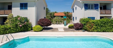 Swimming Pool, House, Home, Resort, Outdoor Furniture, Shade, Estate, Leisure, Villa, Eco Hotel