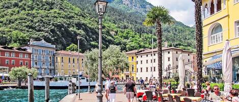 تناول الطعام بالخارج