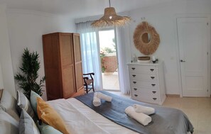 2 bedrooms, iron/ironing board, free WiFi, bed sheets