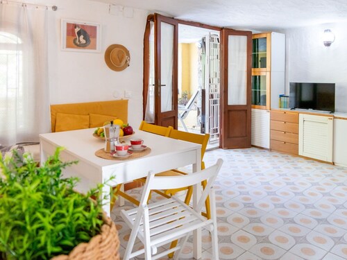 Nice apartment for 4 guests with A/C, TV, patio and pets allowed