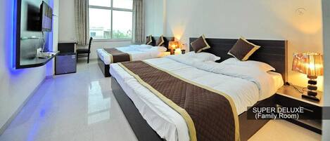 Superior Quadruple Room | Desk, free WiFi