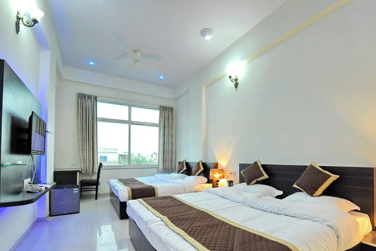 Superior vierpersoonskamer | Een bureau, gratis wifi