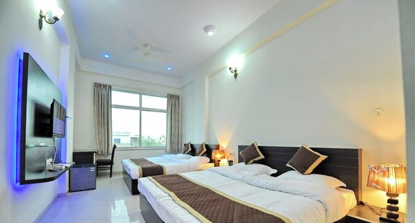 Superior vierpersoonskamer | Een bureau, gratis wifi