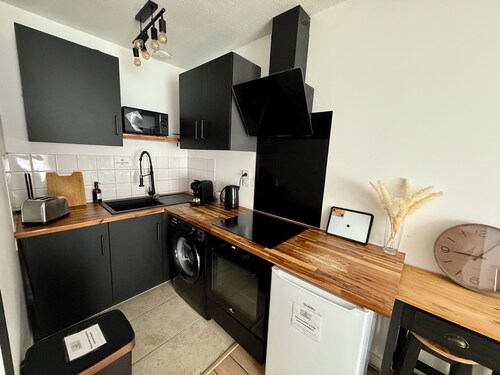 Évasion chic à Aucamville  - Joli T2 Moderne – Parking Privé sécurisé-Clim