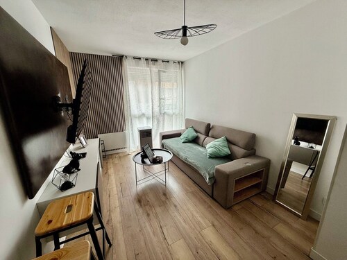 Évasion chic à Aucamville  - Joli T2 Moderne – Parking Privé sécurisé-Clim