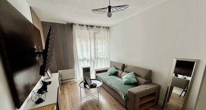 Ăvasion chic Ă Aucamville - Joli T2 Moderne â Parking PrivĂ© sĂ©curisĂ©-Clim