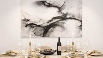 Apartamento, vista para o pátio | Área de estar | Smart TV 80 cm com canais digitais