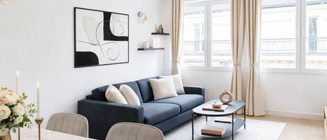 Apartment, Courtyard View | Living area