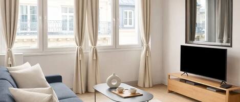 Apartment, Courtyard View | Living area