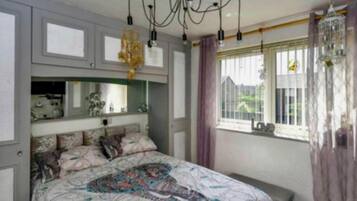 2 bedrooms, iron/ironing board, free WiFi, bed sheets