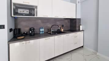 Deluxe Apartment, Balcony | Desk, laptop workspace, iron/ironing board, free WiFi