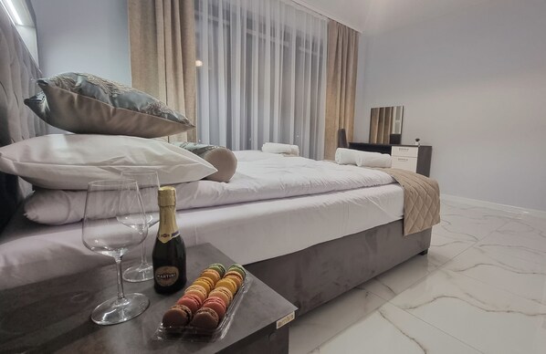 Bureau, espace de travail pour ordinateur portable