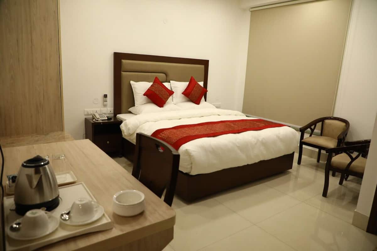 Classic Double Room, City View | Premium bedding, memory foam beds, desk, laptop workspace
