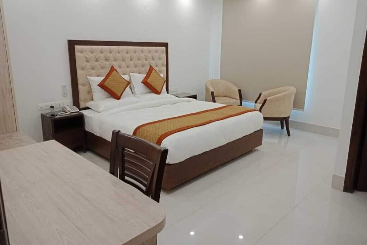 Premium bedding, memory foam beds, desk, laptop workspace