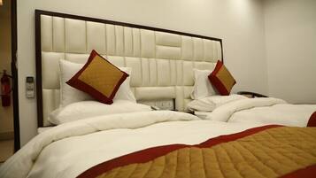 Luxury Double or Twin Room, City View | Premium bedding, memory-foam beds, desk, laptop workspace