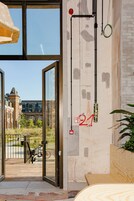 Déjeuner et dîner servis sur place, spécialités Cuisine asiatique