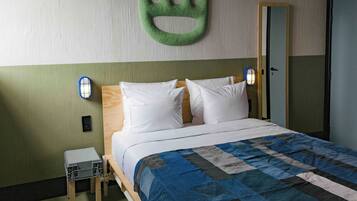 Classic Quadruple Room | In-room safe, blackout drapes, soundproofing, free WiFi
