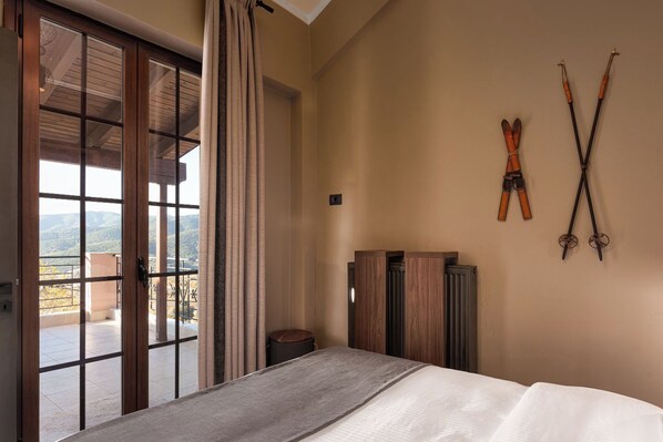 1 habitación, tabla de planchar con plancha, wifi y ropa de cama