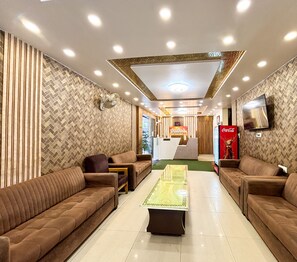 Coin salon dans le hall