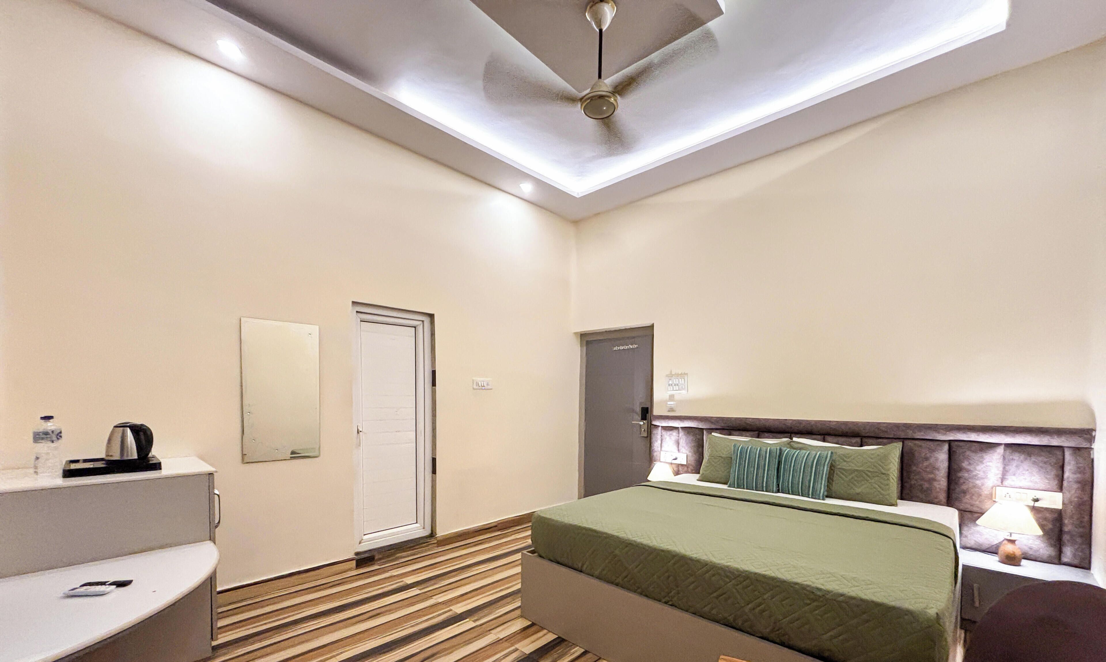 Superior Room | Iron/ironing board, free WiFi