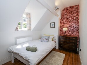 3 quartos, individualmente decorados, individualmente mobiliados