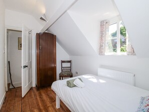 3 bedrooms, individually decorated, individually furnished, free WiFi - 157 Watling Street South (Church Stretton)