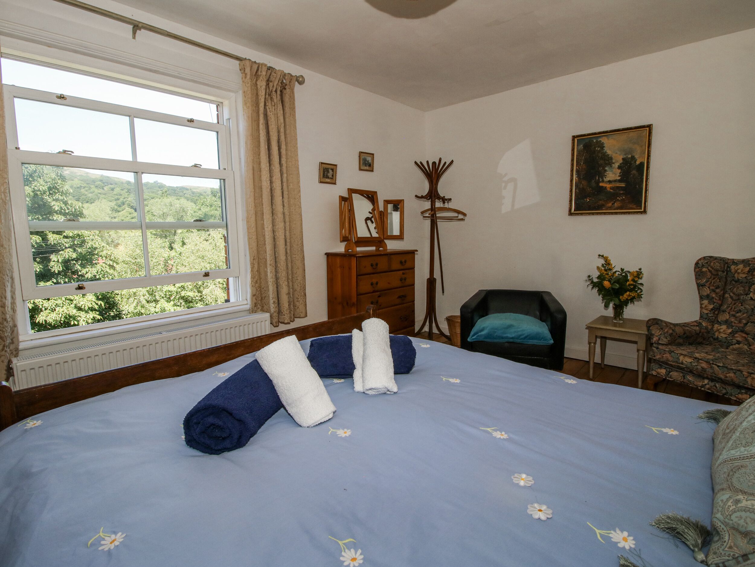 3 bedrooms, individually decorated, individually furnished, free WiFi