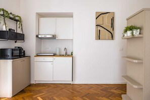 Deluxe Condo, City View | Private kitchen | Full-sized fridge, microwave, stovetop, cookware/dishes/utensils - Thelos Apartment (Naples)