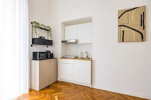 Deluxe Condo, City View | Private kitchen | Full-size fridge, microwave, stovetop, cookware/dishes/utensils