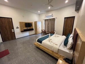 Standaard tweepersoonskamer, balkon, uitzicht op bergen | Gratis wifi