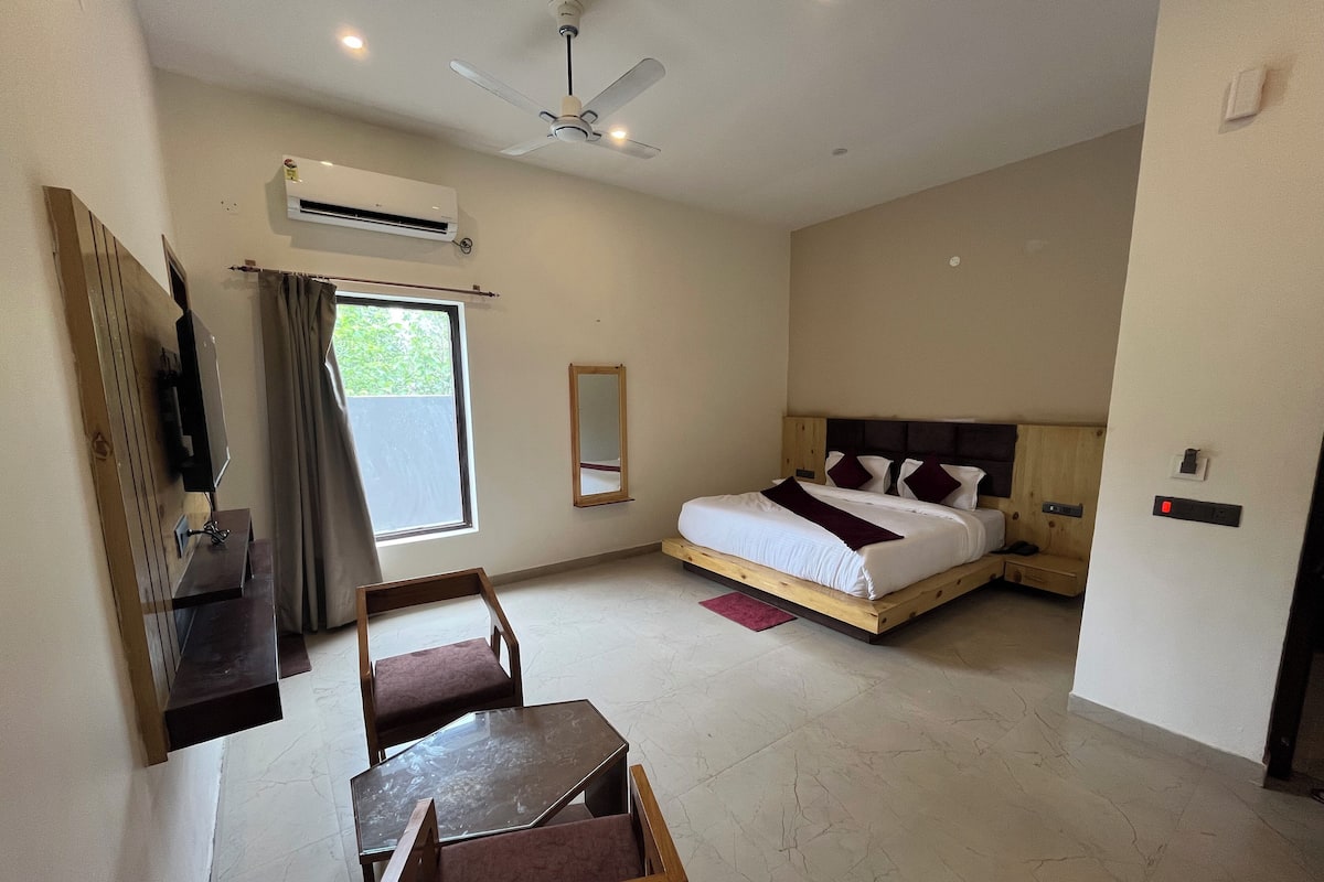 Superior Double Room, 1 King Bed, Garden View | Free WiFi
