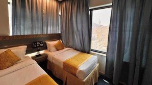 ห้องทวิน | โต๊ะทำงาน, ห้องเก็บเสียง, Wi-Fi ฟรี, ผ้าปูที่นอน