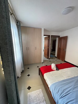 2 chambres, fer et planche à repasser, Wi-Fi, draps fournis