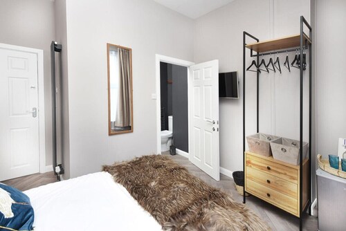 Ocho Homes By EIght Continents - R2