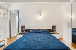 1 slaapkamer, een strijkplank/strijkijzer, gratis wifi