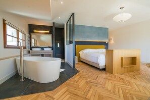 7 bedrooms, iron/ironing board, free WiFi, bed sheets