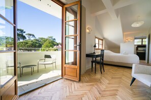 7 bedrooms, iron/ironing board, free WiFi, bed sheets